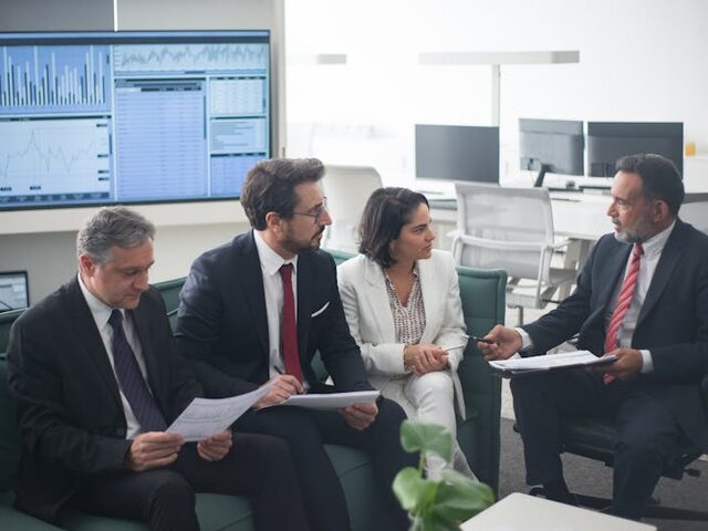 How Legal Recruiters Get Paid: Fees, Commission & Salary